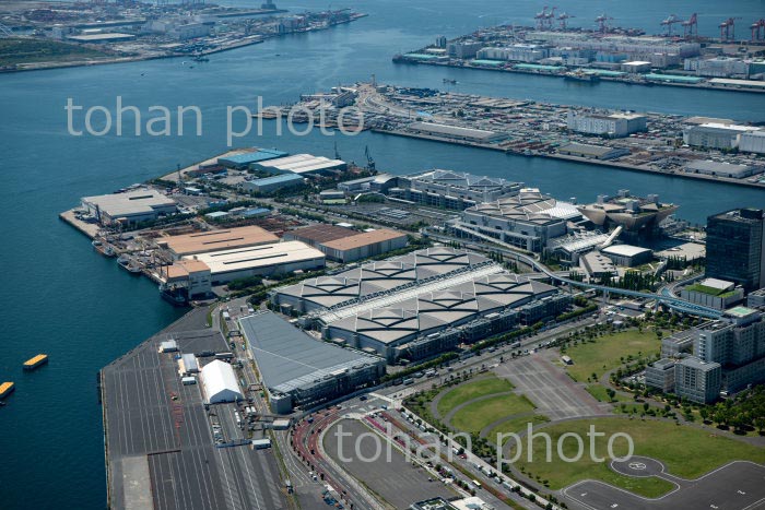 東京ビッグサイトと有明周辺より東京港(2020/5)