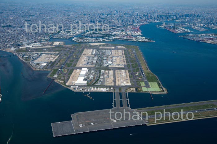 東京国際空港(羽田空港)全景より東京の街並み(2020/5)