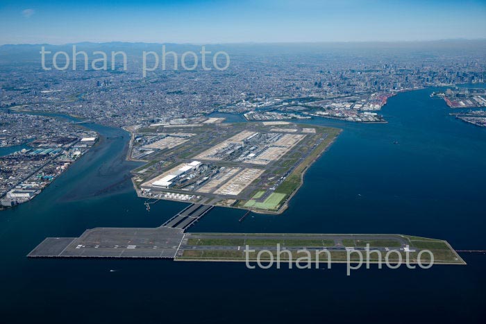 東京国際空港(羽田空港)全景より東京の街並み(2020/5)