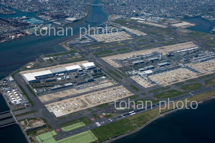 東京国際空港(羽田空港)施設と旅客機(2020/5)