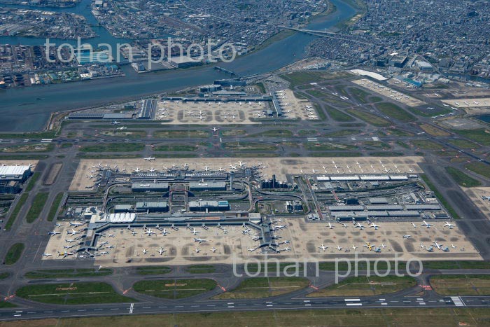 東京国際空港(羽田空港)施設と旅客機(2020/5)