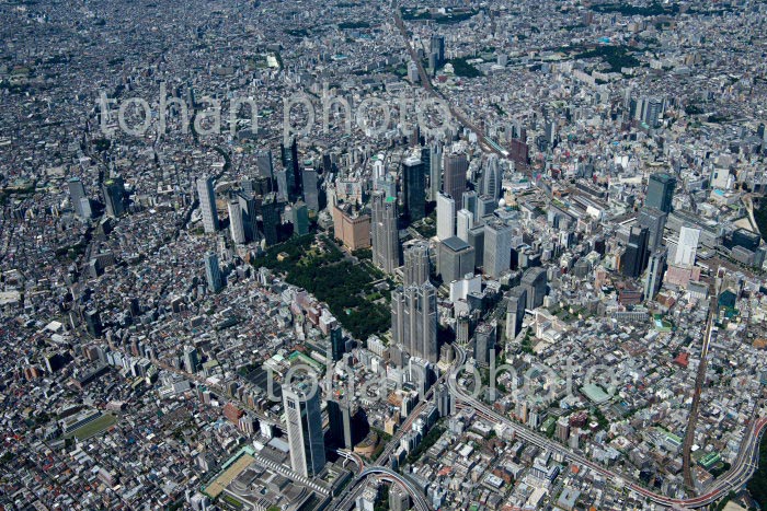 西新宿高層ビルと新宿駅周辺(2020/8)