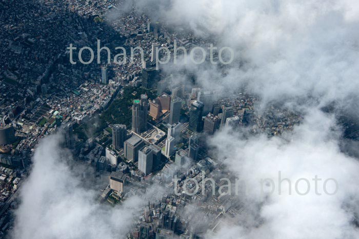 新宿西口ビル群,新宿駅と雲(2020/8)