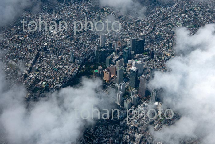 新宿西口ビル群,新宿駅と雲(2020/8)