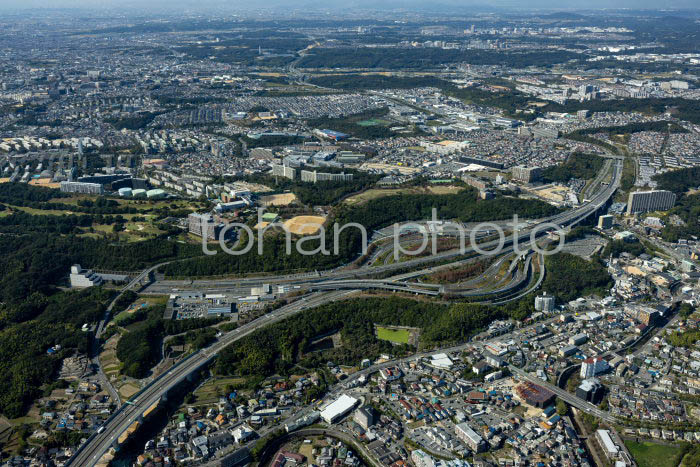 垂水JCTより長坂IC方面の住宅地(20231018)