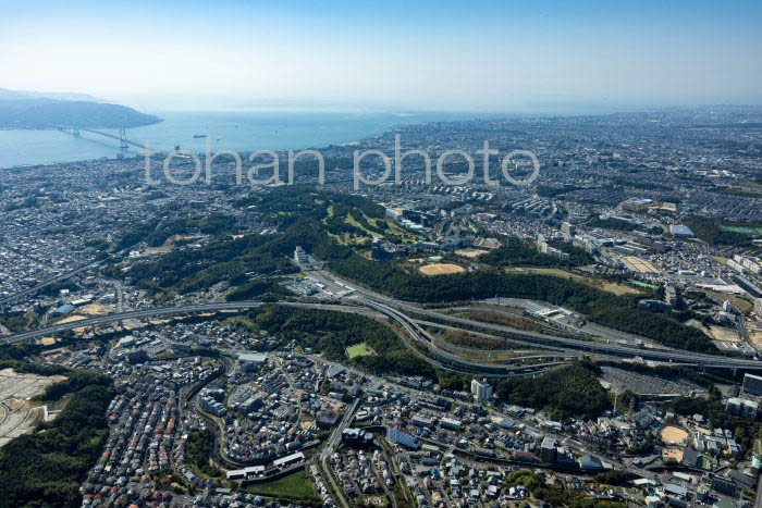 垂水JCTより明石海峡大橋と明石市の街並み(20231018)