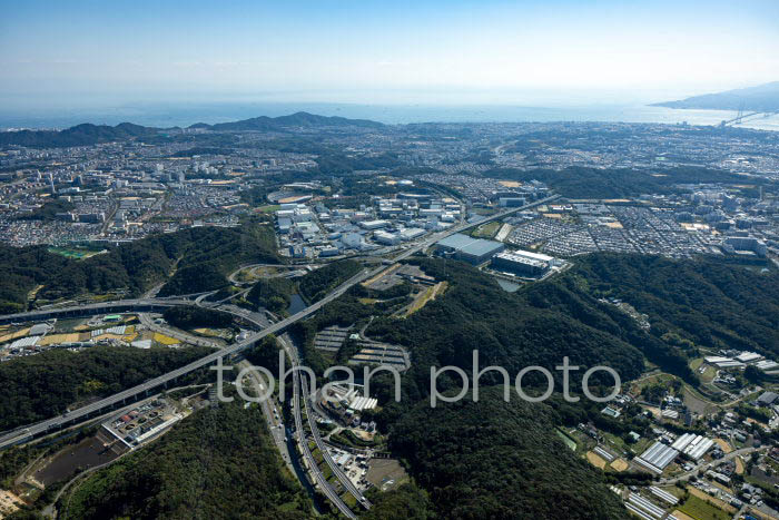 布施畑JCTと神戸流通センター周辺より大阪湾(20231018)