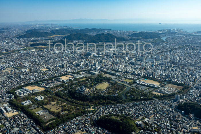 姫路城(日本100名城)より姫路駅と瀬戸内海方面(20231018)