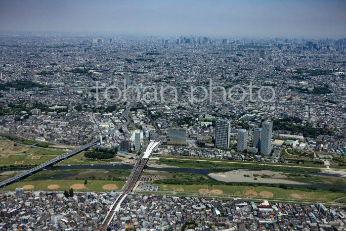 二子玉川駅周辺より東京の街並み(202354)