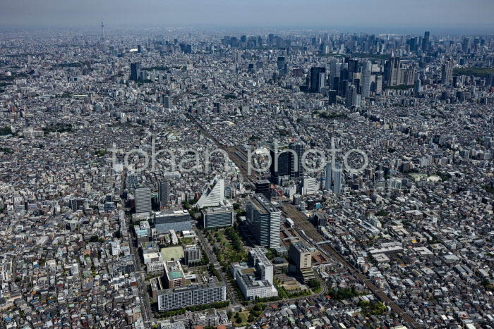 中野駅周辺より新宿方面の街並み(202354)