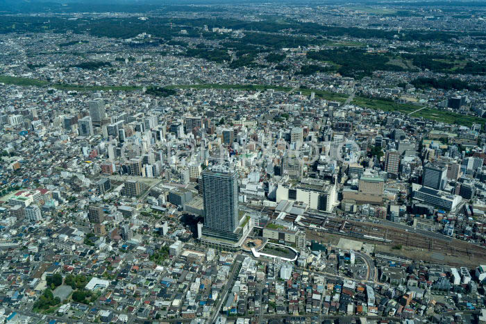 八王子駅と八王子の街並み(202391)