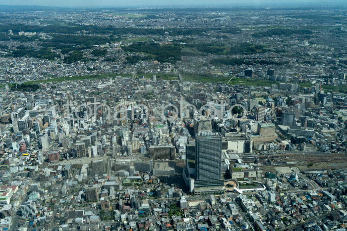 八王子駅と八王子の街並み(202391)