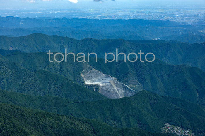 奥多摩町の入川地区の石灰石採掘場(202391)