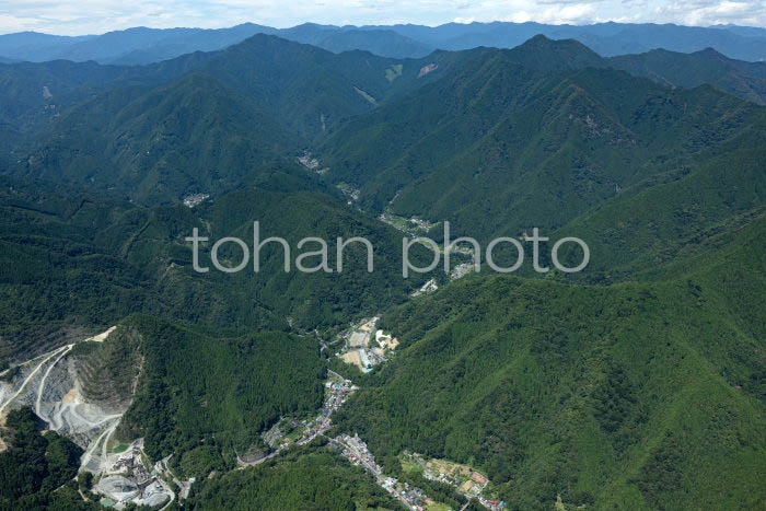 檜原村(京都島嶼部を除いた唯一の村)全景と山並み(202391)