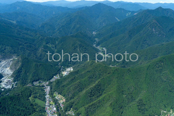 檜原村(京都島嶼部を除いた唯一の村)全景と山並み(202391)