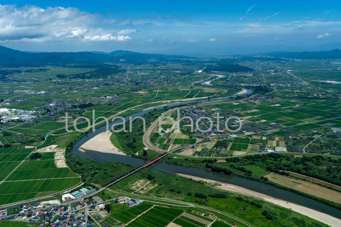 最上川(西山郡川北町より尾花沢方面)と山形盆地(2023728)