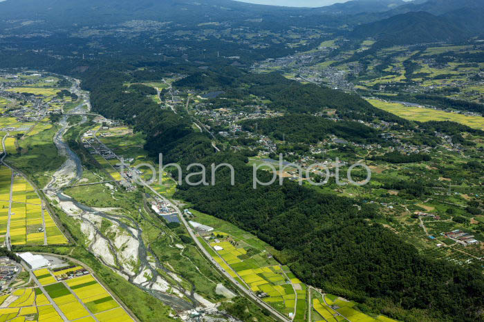 23-ymns-031=釜無川の河岸段丘(下祖母石周辺より北杜市方面)(202391)