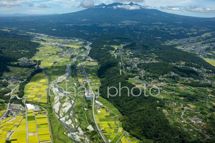 23-ymns-032=釜無川の河岸段丘(下祖母石周辺より北杜市方面)(202391)