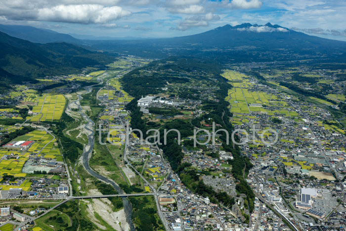 23-ymns-034=釜無川の河岸段丘(韮崎周辺より八ヶ岳方面)(202391)