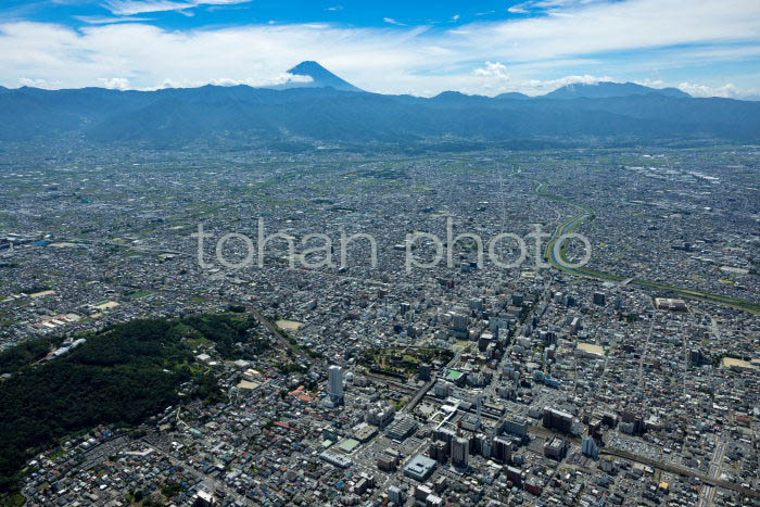 23-ymns-051=甲府盆地(甲府駅と甲府市の街並みより富士山方面)(202391)