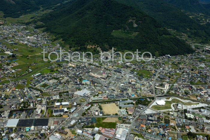 石和温泉駅と石和の町並み(202391)