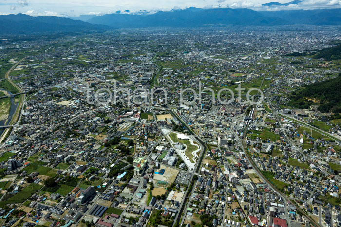 甲府盆地(石和温泉駅と石和の街並みより甲府,南アルプス方面)(202391)