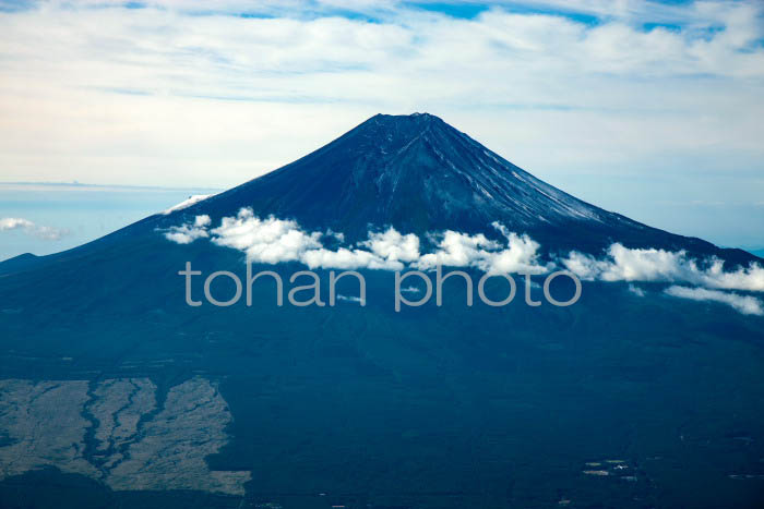 富士山(山梨県南都留郡富士河口湖町より富士山)2011,04