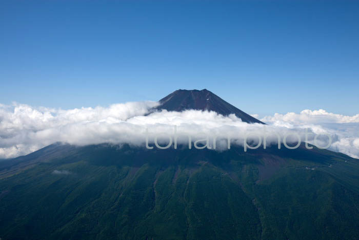 富士山と雲(山梨県南都留郡)201308