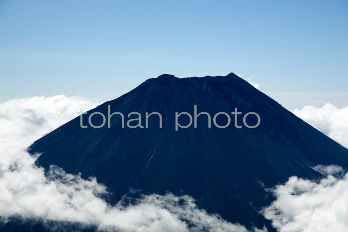 富士山山頂付近と雲(山梨県南都留郡)201308