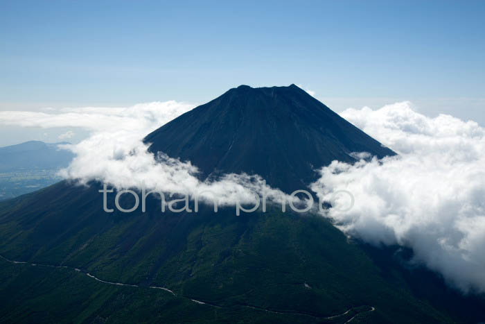 富士山と雲(山梨県南都留郡)201308