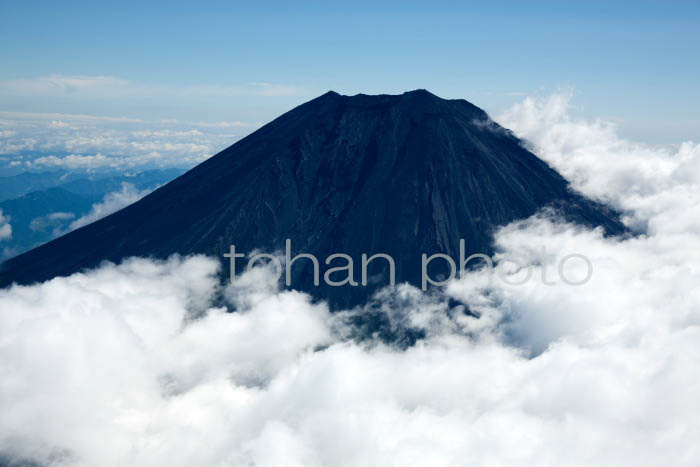 富士山と雲(山梨県南都留郡)201308