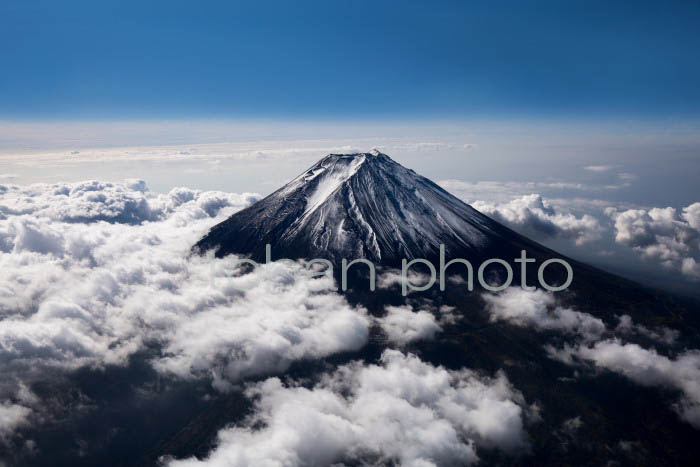 富士山と雲(山梨県南都留郡)201410