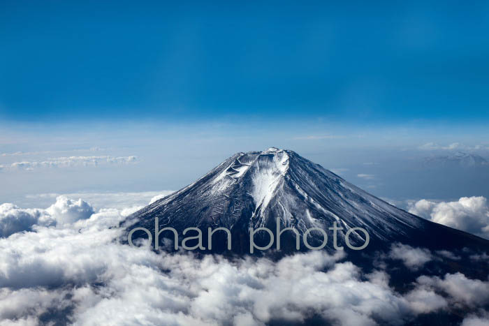 富士山と雲(山梨県南都留郡)201410 (2)