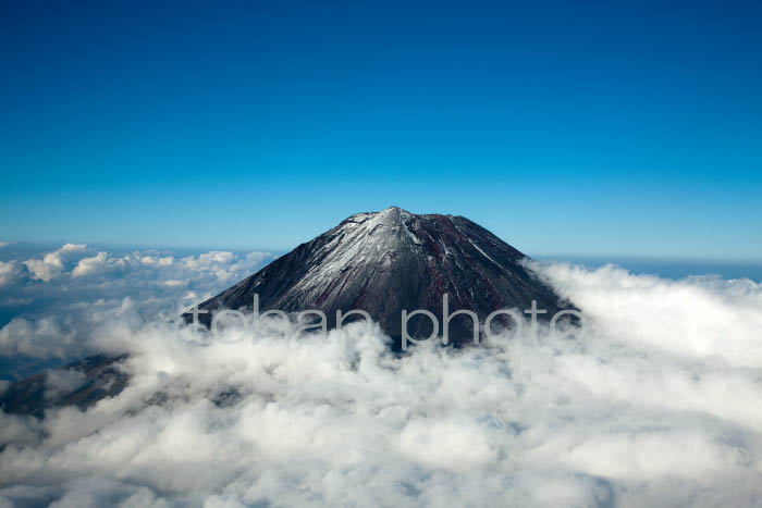 富士山と雲(静岡県富士宮市)201410