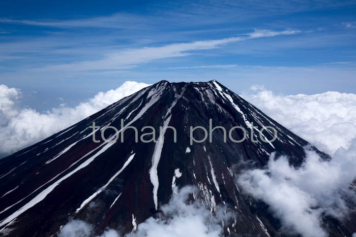 富士山と雲(静岡県富士宮市)201505