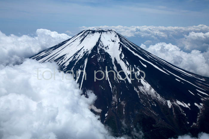 富士山と雲(山梨県南都留郡)201505