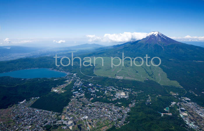 富士山と山中湖,忍野村(山梨県南都留郡)201606