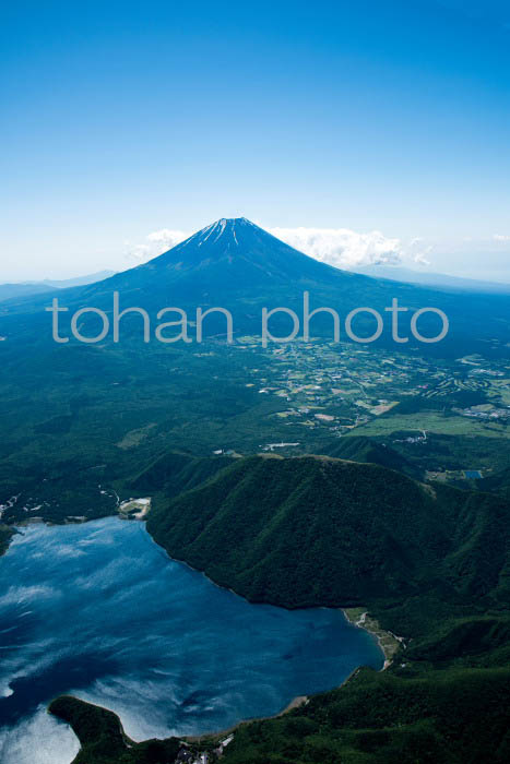 本栖湖より富士山(山梨県南都留郡)201606