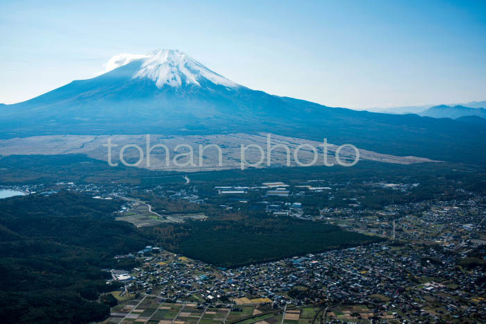 忍野村周辺より富士山(山梨県南都留郡忍野村)201710