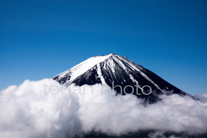 富士山と雲海(山梨県南都留郡)201804