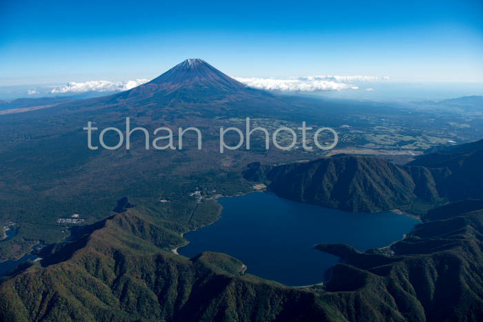 本栖湖より富士山(山梨県南都留郡)202010