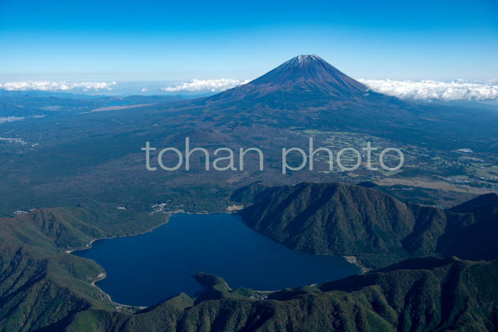 本栖湖より富士山(山梨県南都留郡)202010