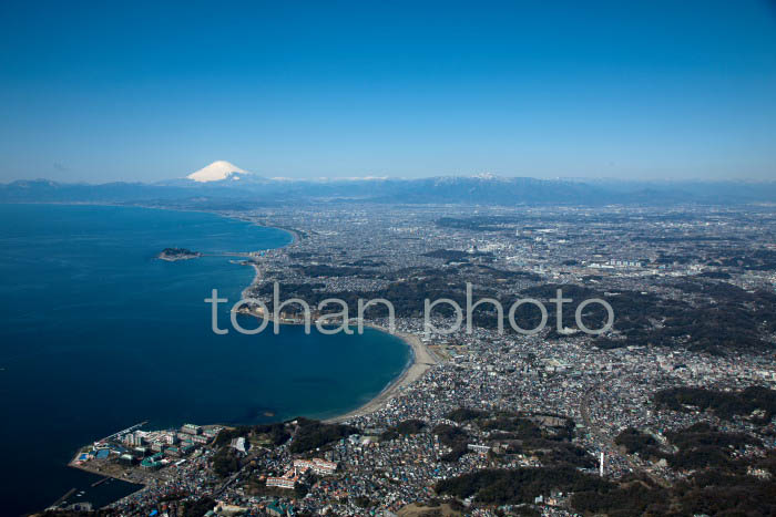 鎌倉市街地,海岸より富士山(神奈川県鎌倉市)201403