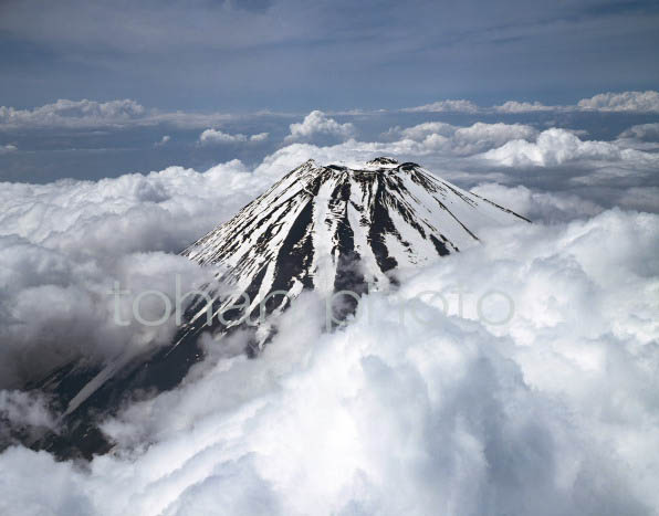 富士山と雲海(山梨県南都留郡ょ)200303