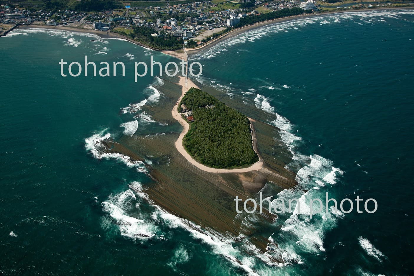 青島(隆起海床と奇形波蝕痕)と鬼の洗濯岩-宮崎