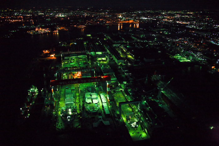 夜の市原の造船所(千葉県市原市)