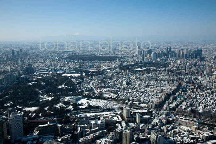 雪景色の四谷周辺より新宿方面(東京都新宿区)-201301