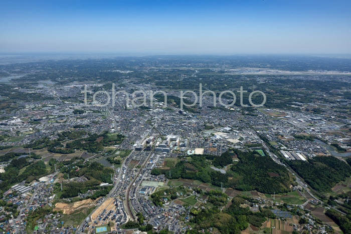 成田市の街並みより成田国際空港(202453)