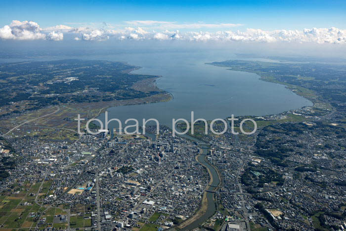 土浦駅と土浦の街並みより霞ケ浦(20241013)