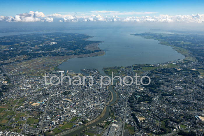 土浦駅と土浦の街並みより霞ケ浦(20241013)